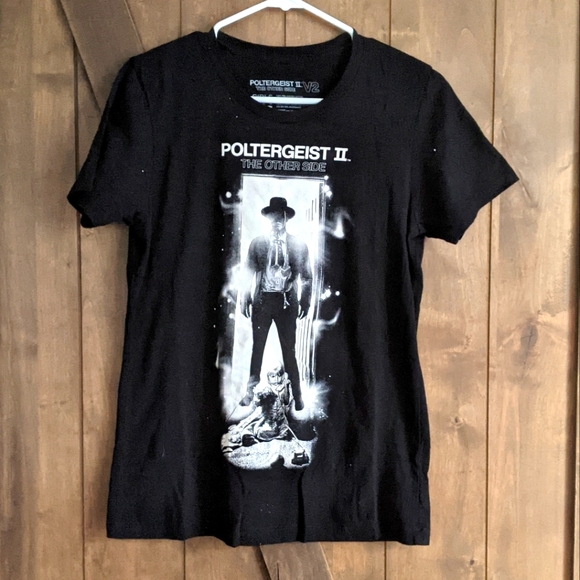📺 Poltergeist II T-shirt 📺 - Picture 1 of 3